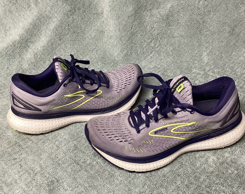 Woman’s Brooks Glycerin 19 sneakers
